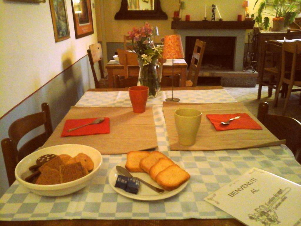 Il Cortiletto Dei Capperi Bed and Breakfast Gassino Torinese Buitenkant foto